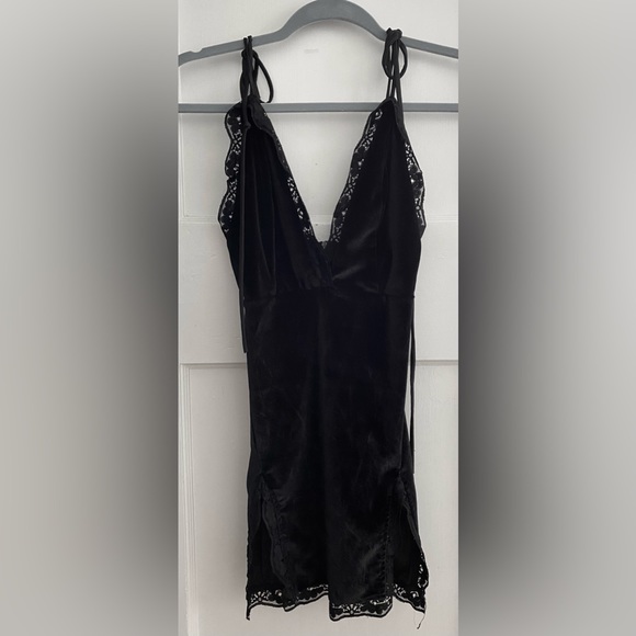 Lucy in Sky Black Velvet lace mini dress - Picture 2 of 5